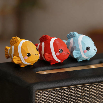 Hand Carved Wooden Clownfish Figurine Cute Striped Yellow Blue Red Fish Ornament Statue Sea Animal Home Decor Creative Gift