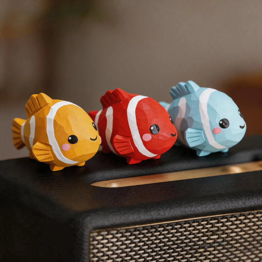 Hand Carved Wooden Clownfish Figurine Cute Striped Yellow Blue Red Fish Ornament Statue Sea Animal Home Decor Creative Gift