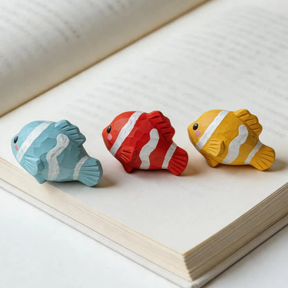 Hand Carved Wooden Clownfish Figurine Cute Striped Yellow Blue Red Fish Ornament Statue Sea Animal Home Decor Creative Gift
